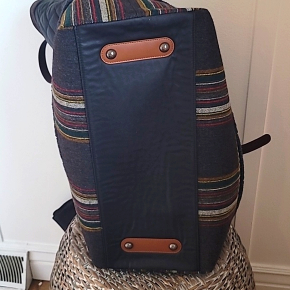 CHANEL RARE Paris to Edinburgh Tote - Picture 12 of 15
